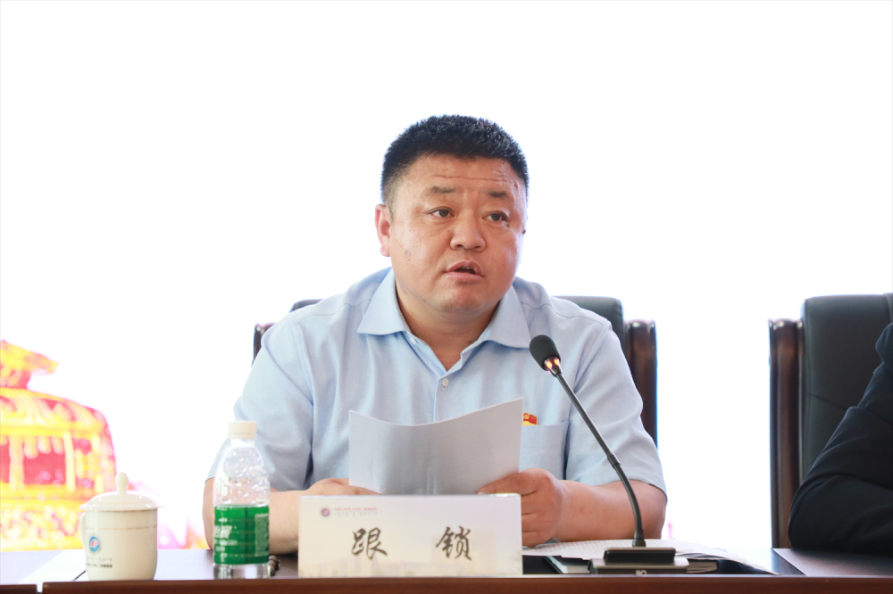 4跟书记.jpg